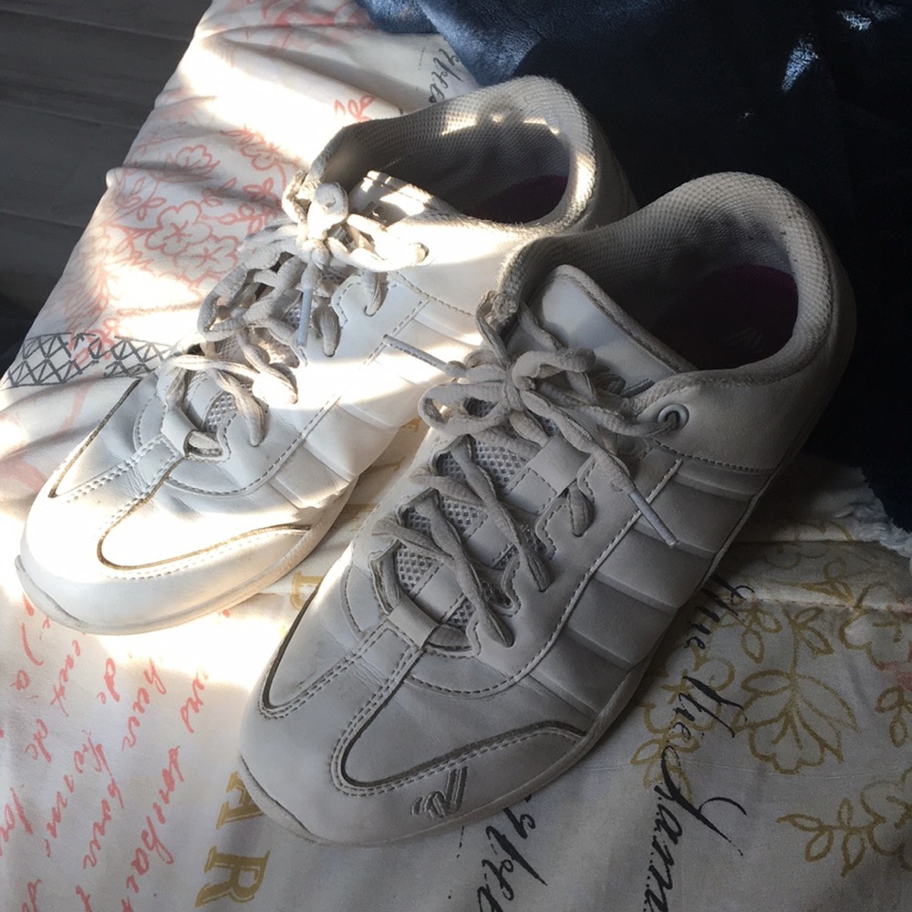 Cheer shoes